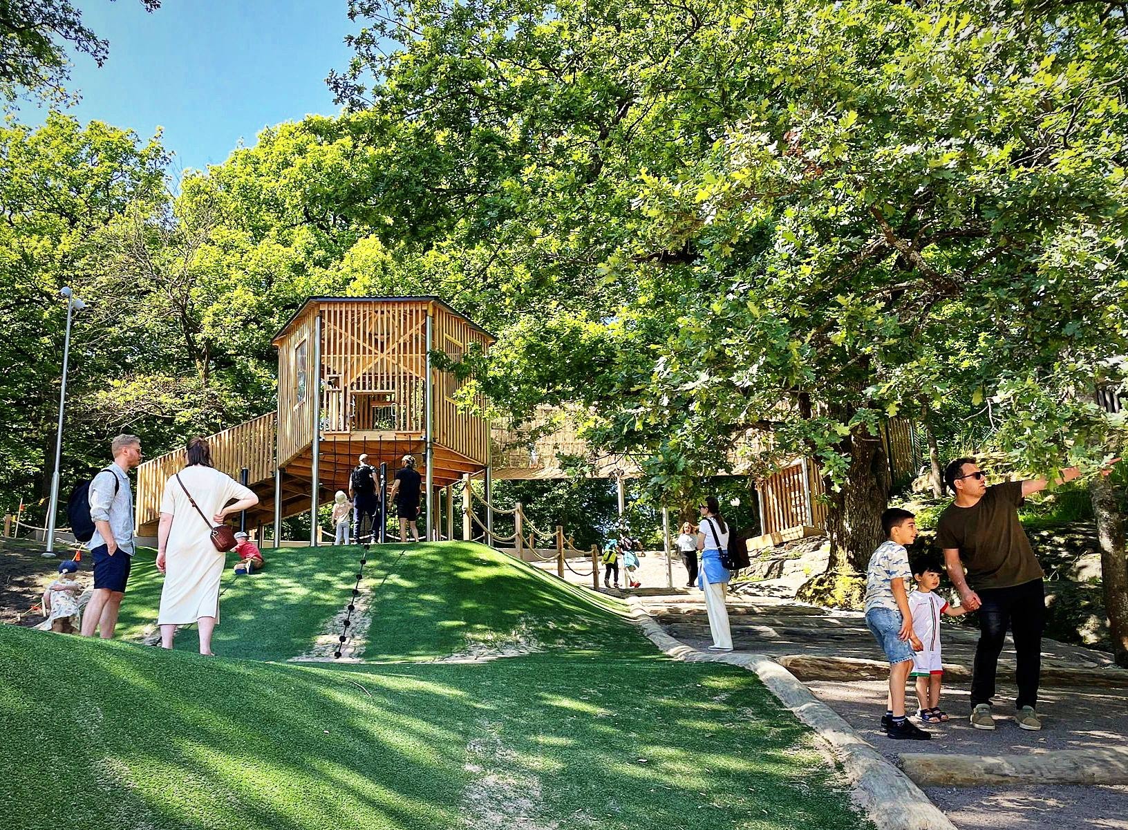 Familjer på Plikta lekplats i Göteborg